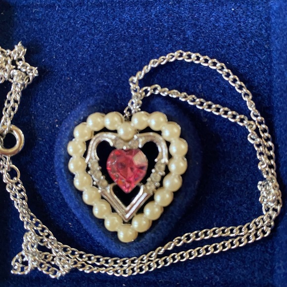 Avon Jewelry - Vintage Avon Dear Heart Collection Pendant Necklace from 1974